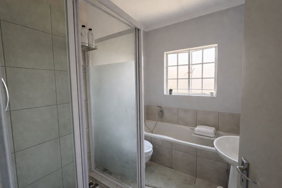 3 Bedroom Property for Sale in Waterkloof East North West